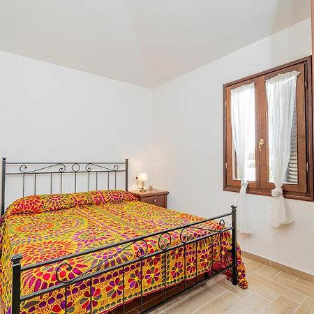 Appartamento Trilocale Le Canne 4 Posti Letto Con Giardino E Posto Auto Privato Сан-Теодоро Экстерьер фото