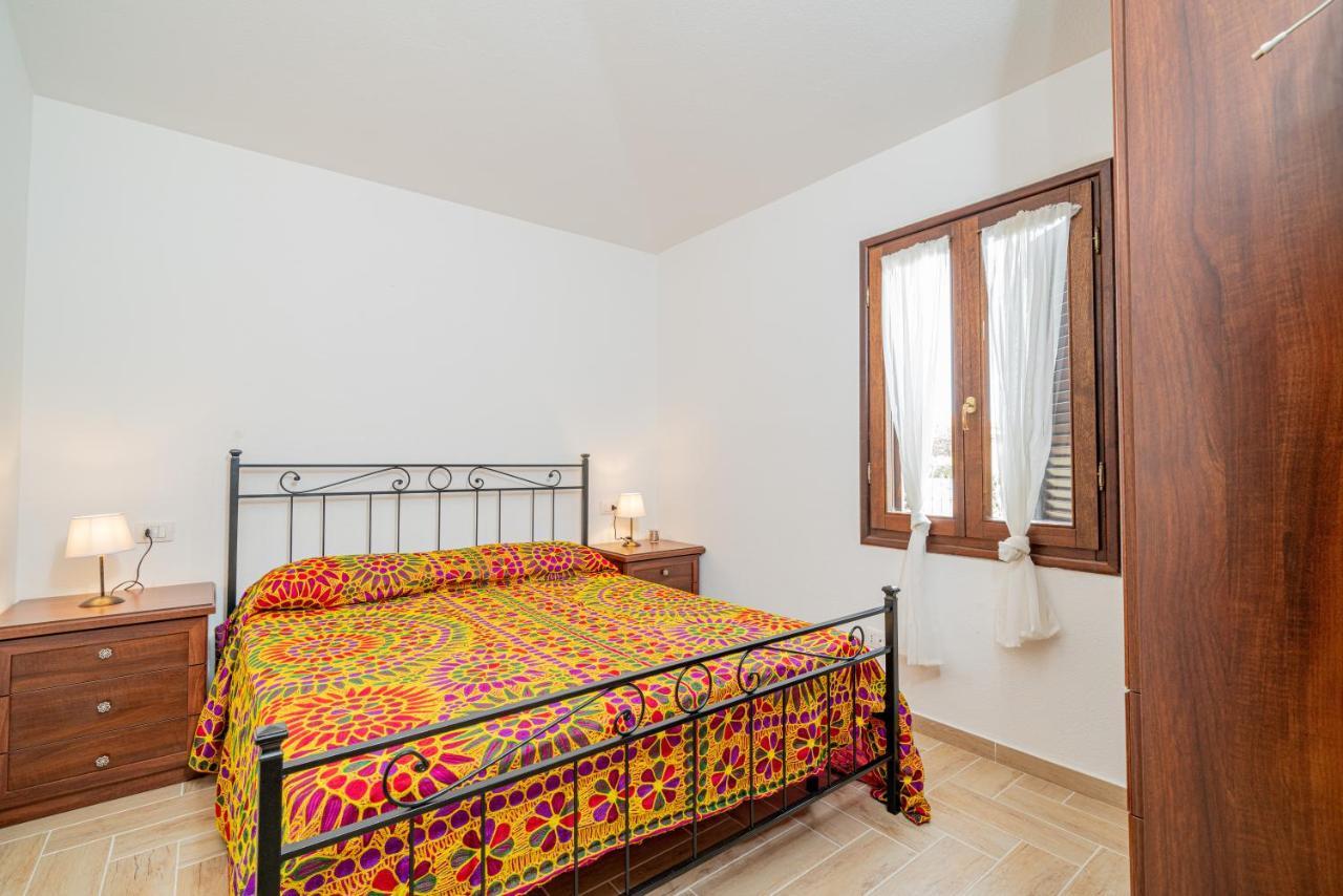 Appartamento Trilocale Le Canne 4 Posti Letto Con Giardino E Posto Auto Privato Сан-Теодоро Экстерьер фото